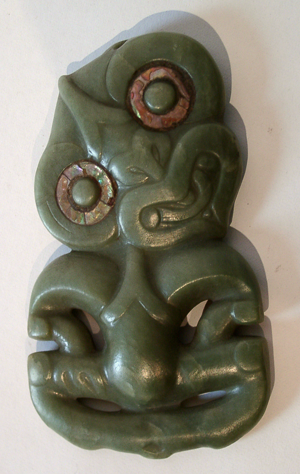 http://www.chrislee.org.uk/inspiringcreativity/GR324%20-%20New%20Zealand%20(Maori)%20-%20Greenstone%20Hei-Tiki%20with%20mother%20of%20pearl%20inlaid%20eyes.jpg